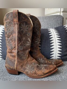 Shyanne Daisy Mae Floral Leather Western Boots